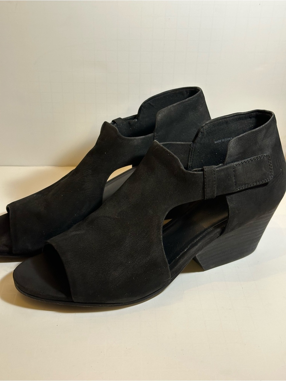 Eileen Fisher Black Leather Peep Toe Cutout Ankle Booties Women’s 8.5